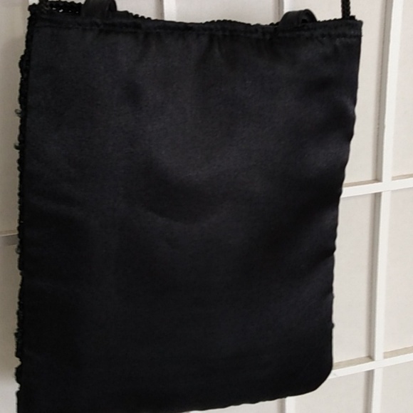 🎃 Black bag w/ beaded crochet overlaying - Picture 5 of 12